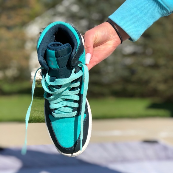 Jordan 1 Retro High Hyper Jade Metallic Silver - Picture 7 of 7